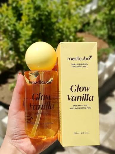 میست خوشبو کننده مو وبدن مدی کیوب با رایحه‌ای وانیل Medicube Glow Vanilla | آبرسان و درخشان کننده پوست ۱۰۰ml